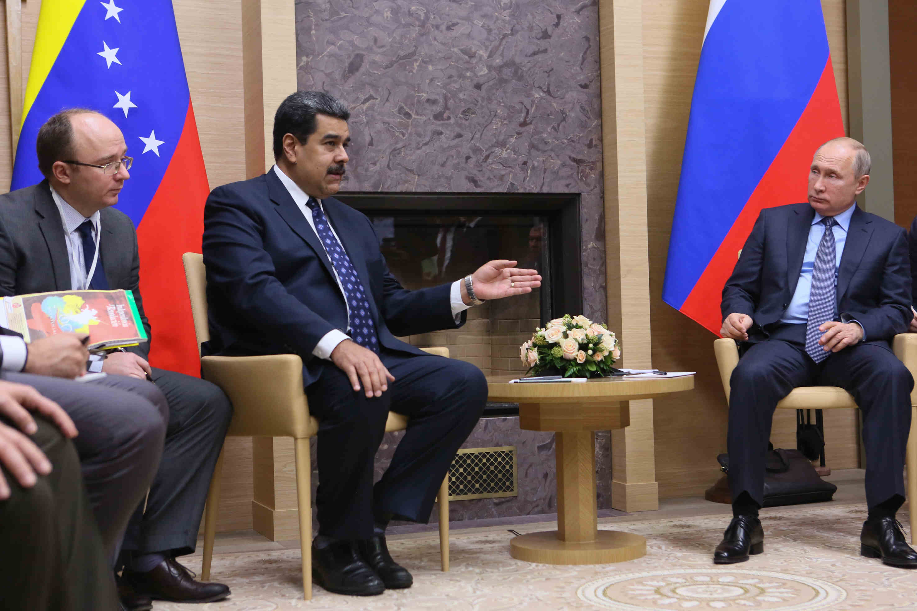 Putin condena intentos de cambiar el Gobierno de Venezuela por la fuerza