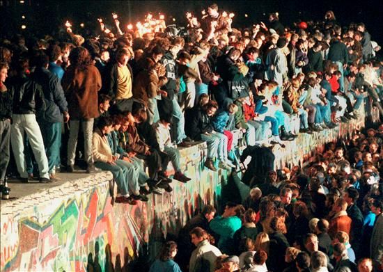 La humanidad conmemora 32 años de la caída del muro de Berlín