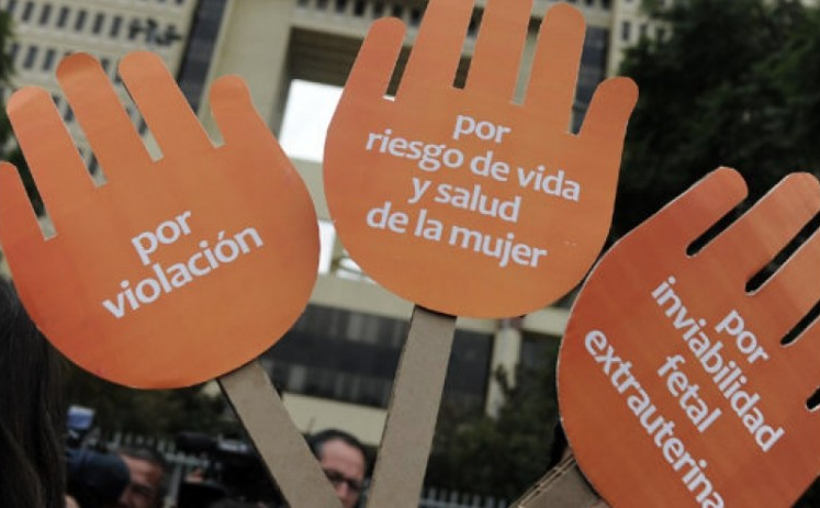 #Aborto3Causales: Ex ministros de Bachelet inician ofensiva contra objeción de conciencia institucional