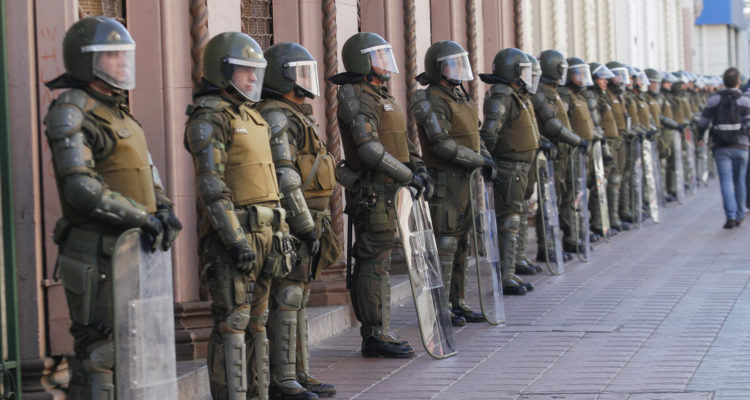 Colegio de Profesores acusa secuestro de adolescente por parte de Carabineros en Valparaíso