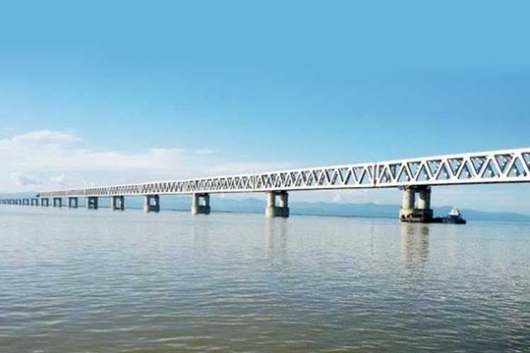 India inaugura el segundo puente ferroviario más largo de Asia