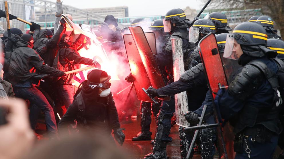 Más de 480 detenidos en las protestas en París