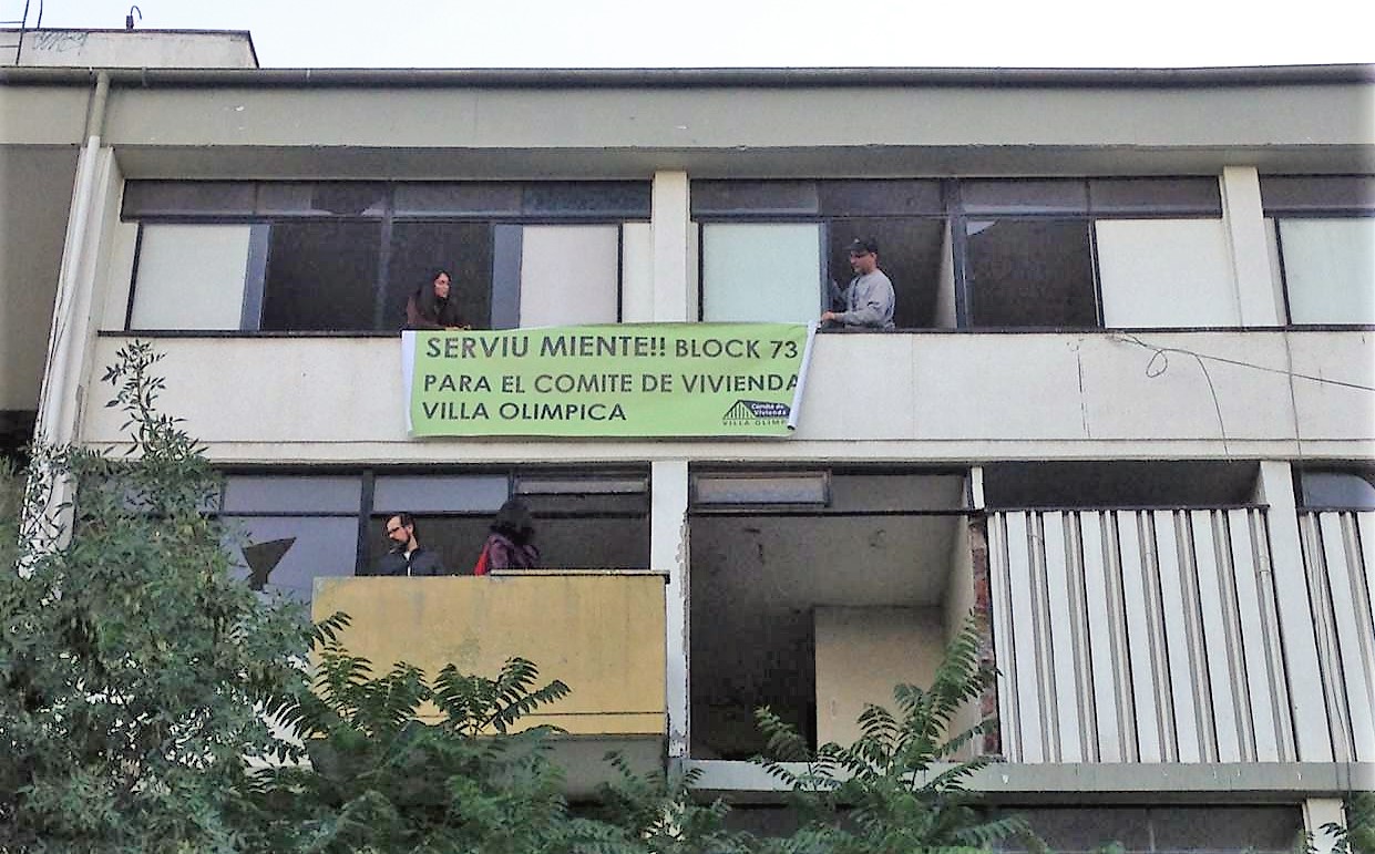 Familias inician ocupación indefinida de block en la Villa Olímpica