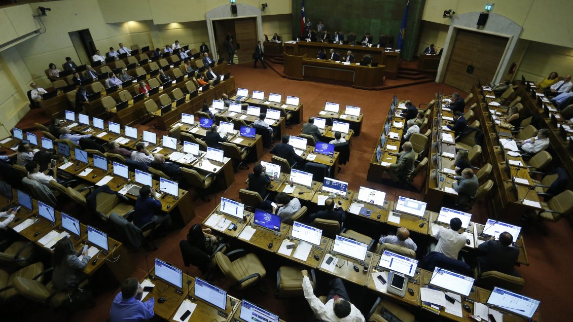 Diputados aprueban reajuste de 3,5% para el sector público y «congelan» sueldos de altas autoridades
