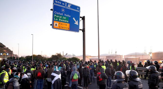 Al menos once detenidos en Barcelona en las protestas contra el Consejo de Ministros