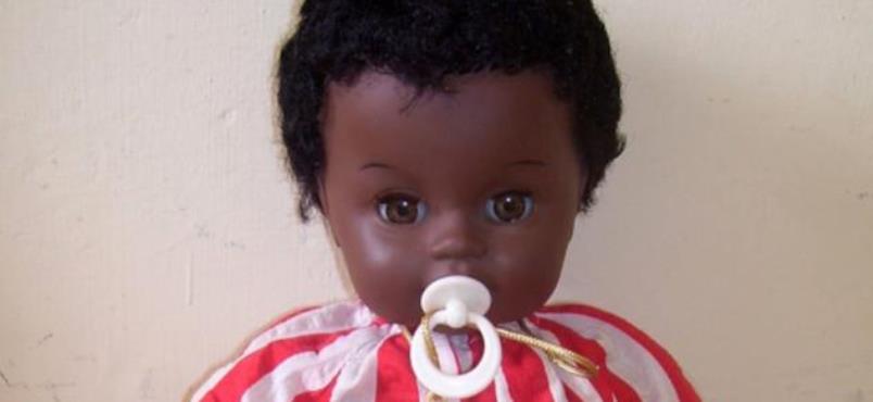 Polémica: Prohibirán muñecas con piel oscura en jardines de infancia de Italia