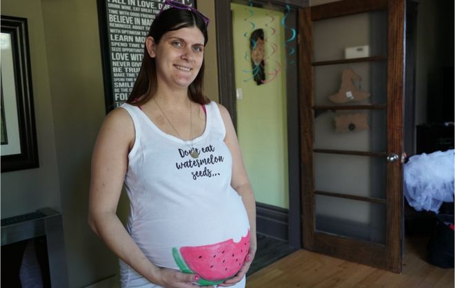 Sin recibir pago: mujeres canadienses se embarazan para ayudar a familias que no pueden concebir