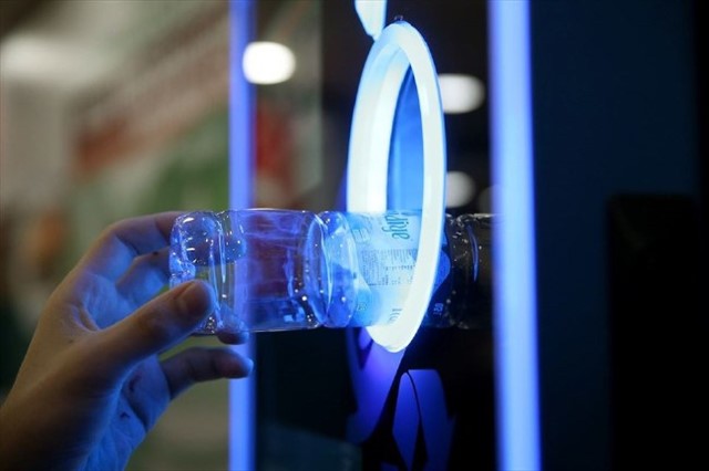 Metro de Turquía canjea botellas de plástico reciclables por boletos