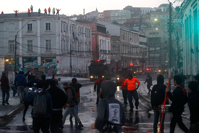 Valparaíso: Portuarios anuncian radicalización de su movimiento tras ingreso de Carabineros al local del sindicato