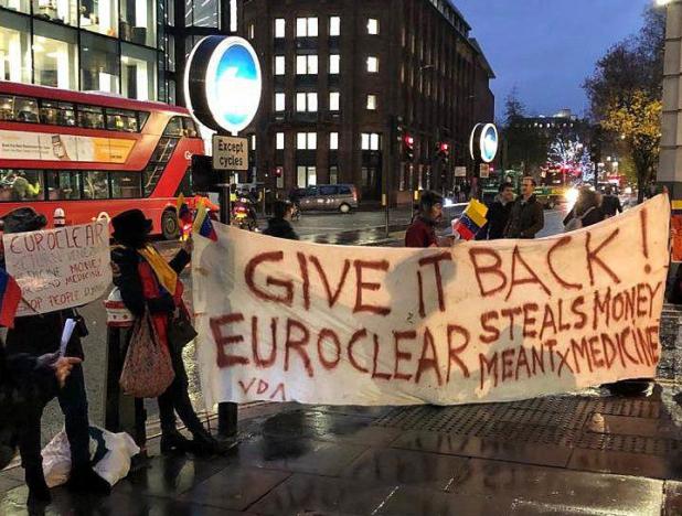 Venezolanos y activistas europeos en Londres exigen a Euroclar que devuelva el dinero secuestrado al país caribeño