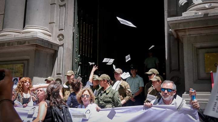 Libertad condicional a violadores de DDHH: Organizaciones y familiares defienden ley ante el Tribunal Constitucional