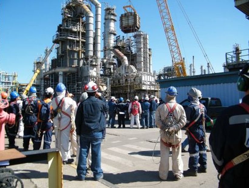 Trabajadores de Refinería Bío Bío rechazan plan de despidos de la administración de ENAP
