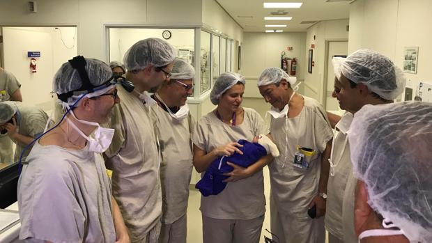 (Foto) Una bebé nace del útero trasplantado de una donante fallecida