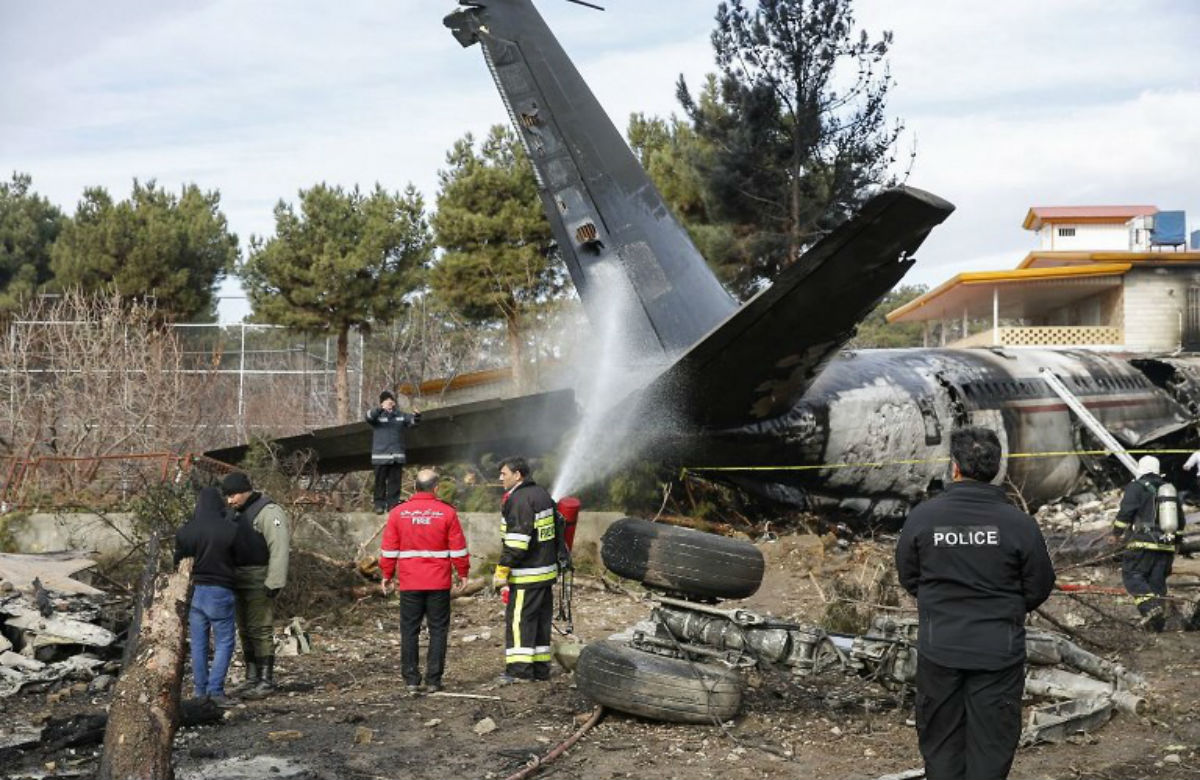 Avión de carga se estrella en Irán: 15 personas fallecieron