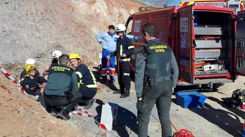 Encuentran cabello del niño de dos años que cayó en un pozo en España