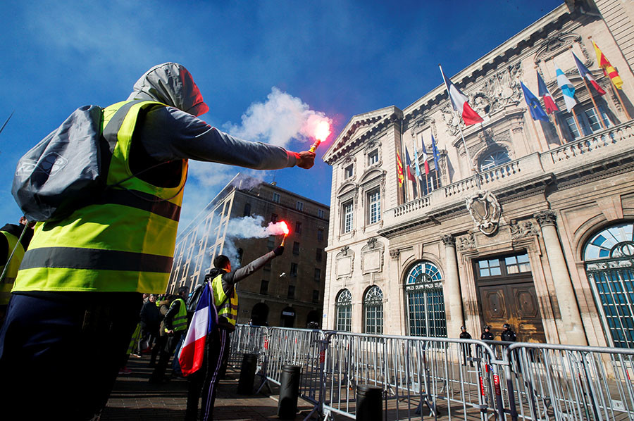 (+Video) “Chalecos Amarillos” protestan en Francia por octavo sábado consecutivo