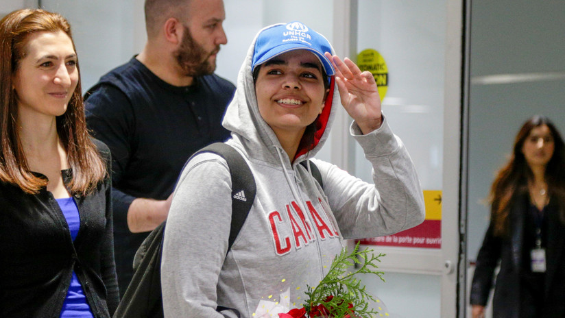 Joven saudí que huyó de su familia recibe asilo en Canadá