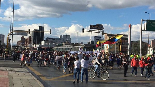 (Video) Estudiantes colombianos exigen la disolución del Esmad