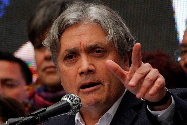 Senador Alejandro Navarro: “En Chile hay una monarquía presidencial”