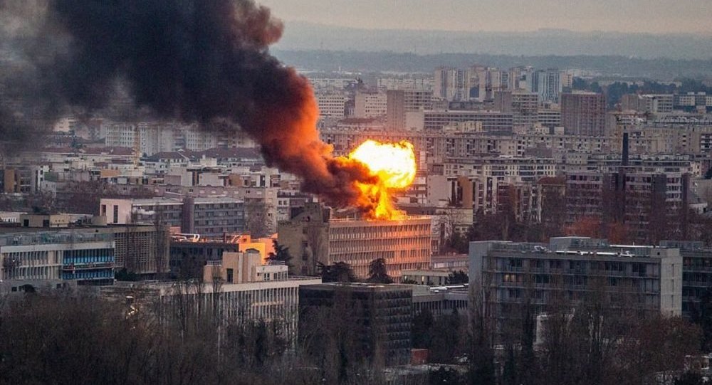 (Videos) Al menos tres heridos por fuerte explosión en una universidad de Lyon