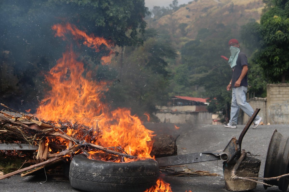Pequeños focos generaron violencia y causaron destrozos en sectores populares de Caracas