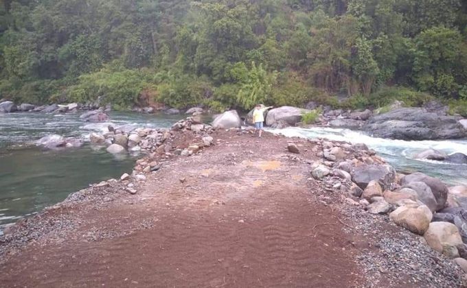 Vecinos denuncian intervención con retroexcavadora en el río Achibueno con fines turísticos y particulares