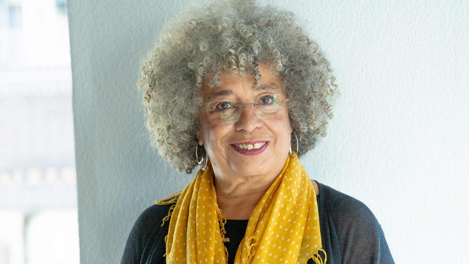 Revocan el premio que iba recibir la activista Angela Davis por criticar a Israel