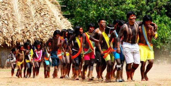 (Video) Pueblos indígenas lanzan campaña mundial contra política etnocida de Bolsonaro