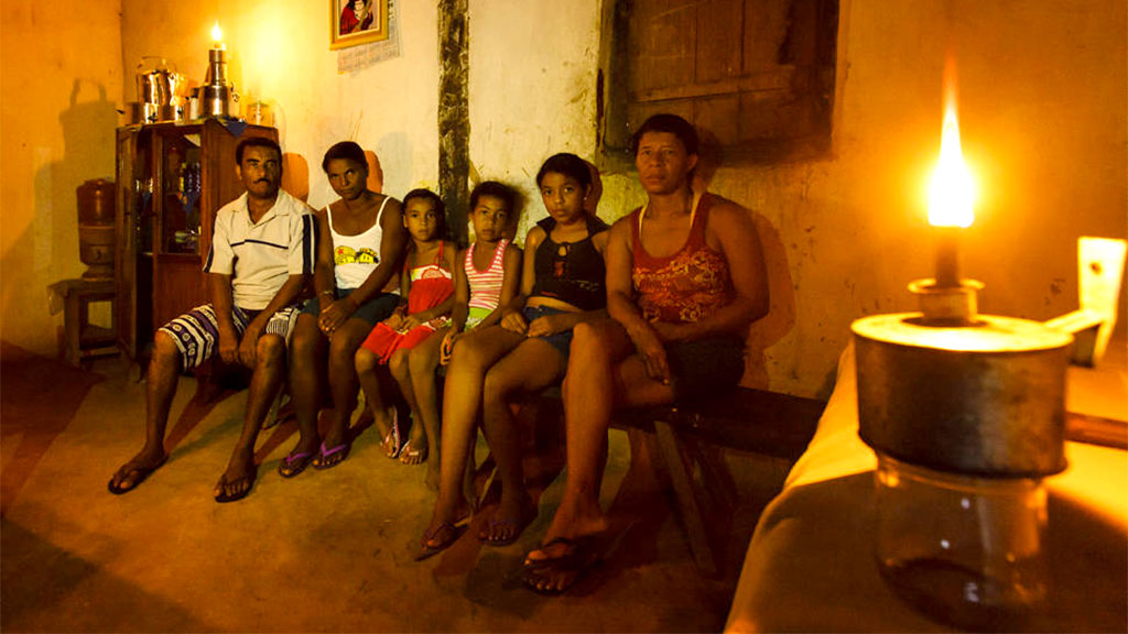 Familias brasileñas volverán a la era de la lámpara por eliminación del subsidio eléctrico