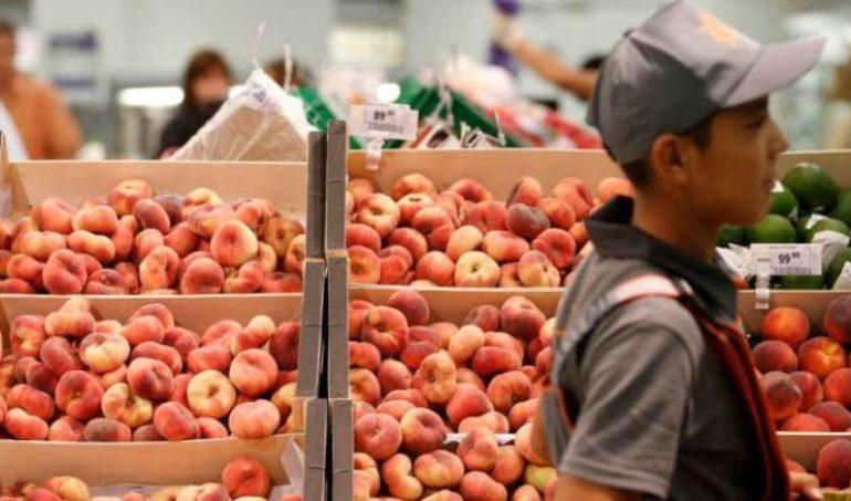 Estados Unidos ordena retirar frutas chilenas por riesgo de listeria