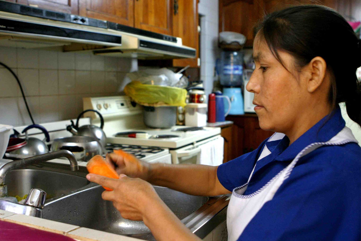 Millones de trabajadoras domésticas exigen reivindicación laboral en EE. UU.