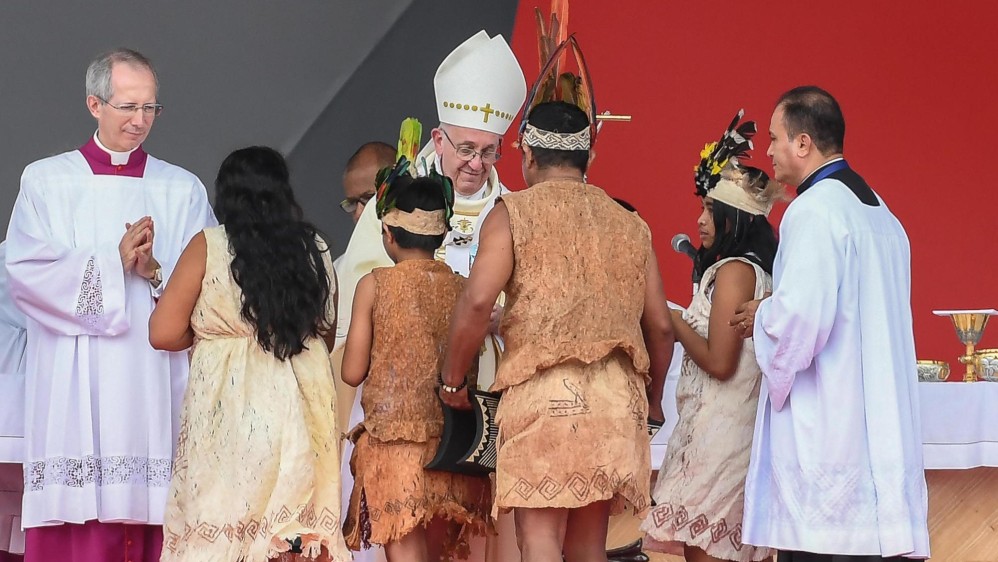 El Papa denuncia marginación y exclusión de los indígenas en Latinoamérica