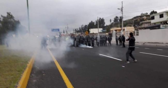Cientos de indígenas en el norte de Ecuador protestan contra medidas económicas del Gobierno