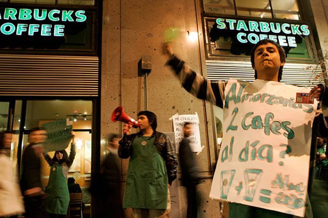 Trabajadores de Starbucks suspendidos ilegalmente serán indemnizados