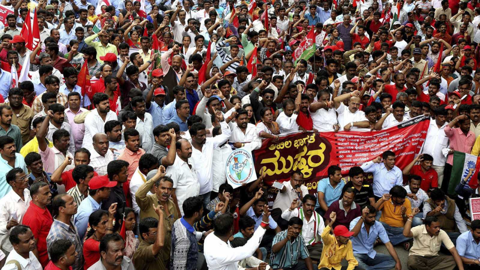 India: Sindicatos que agrupan a 100 millones de trabajadores protagonizaron huelga general