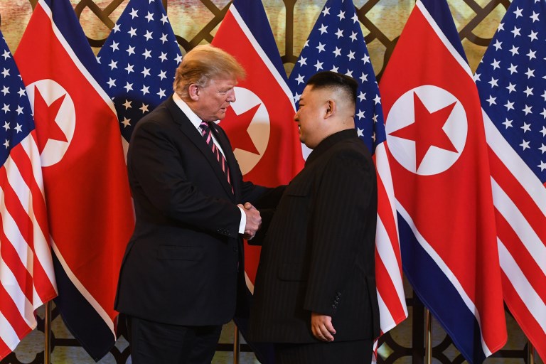 Trump y Kim Jong-un se ven cara a cara en Vietnam
