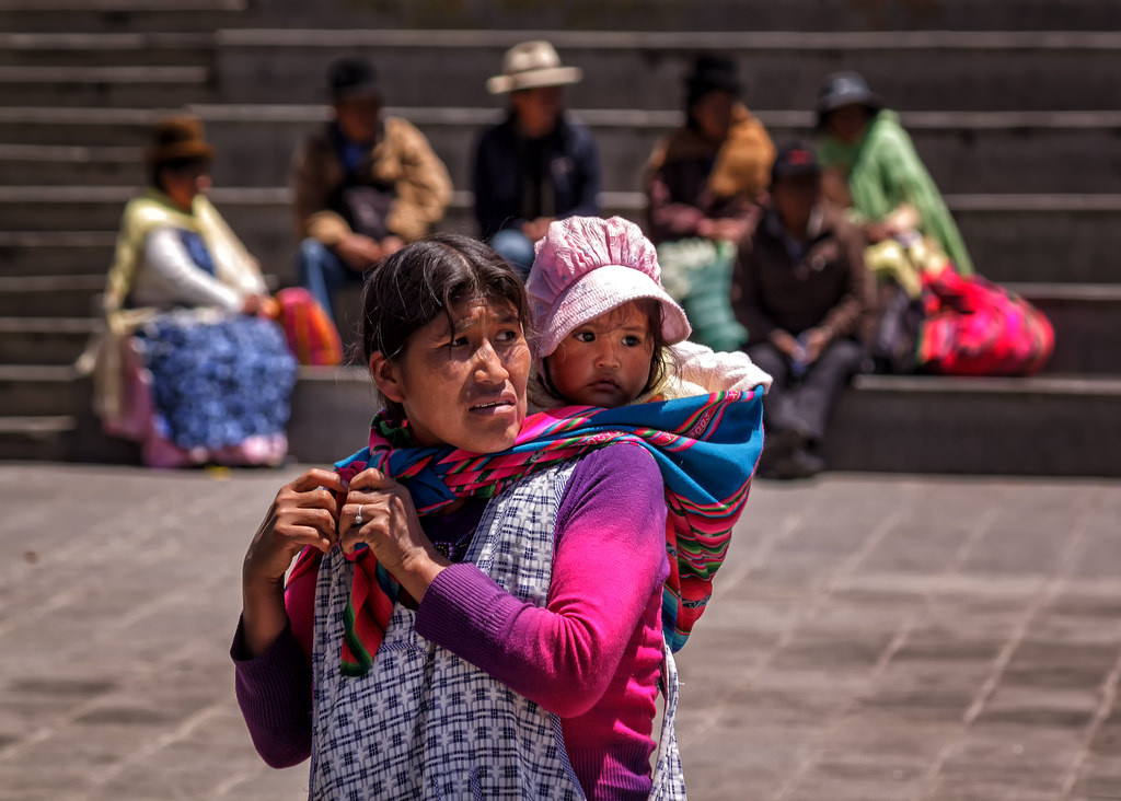 «Refrescan» el rebozo boliviano para reimpulsar su uso