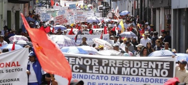 (Video) Marchan en Ecuador contra políticas económicas de Lenín Moreno