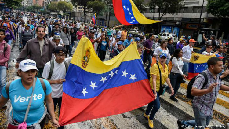 Italia fija posición y pide elecciones «libres y transparentes» en Venezuela