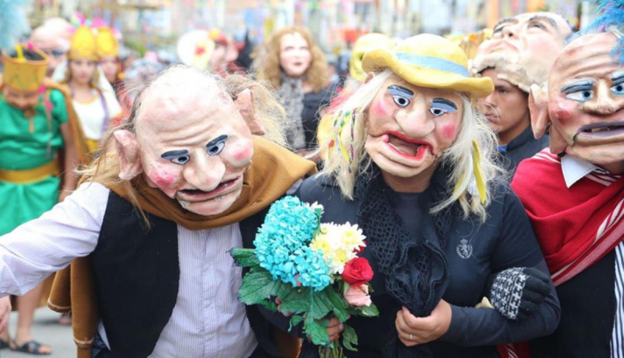 Carnaval de Huaraz desborda alegría y color en Perú