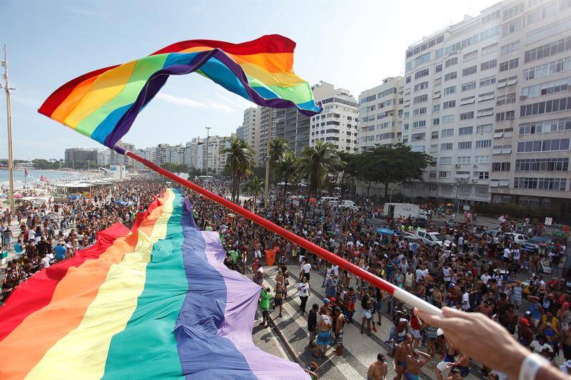 Justicia de Brasil pospone decisión que puede convertir la homofobia en delito