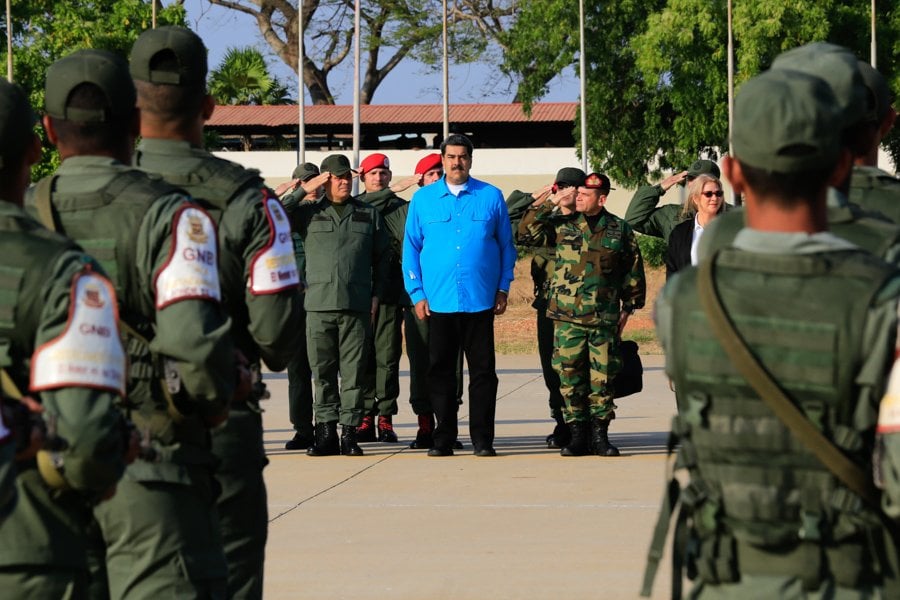 EE.UU. soborna a militares venezolanos eximir de sanciones si apoyan a Guaidó