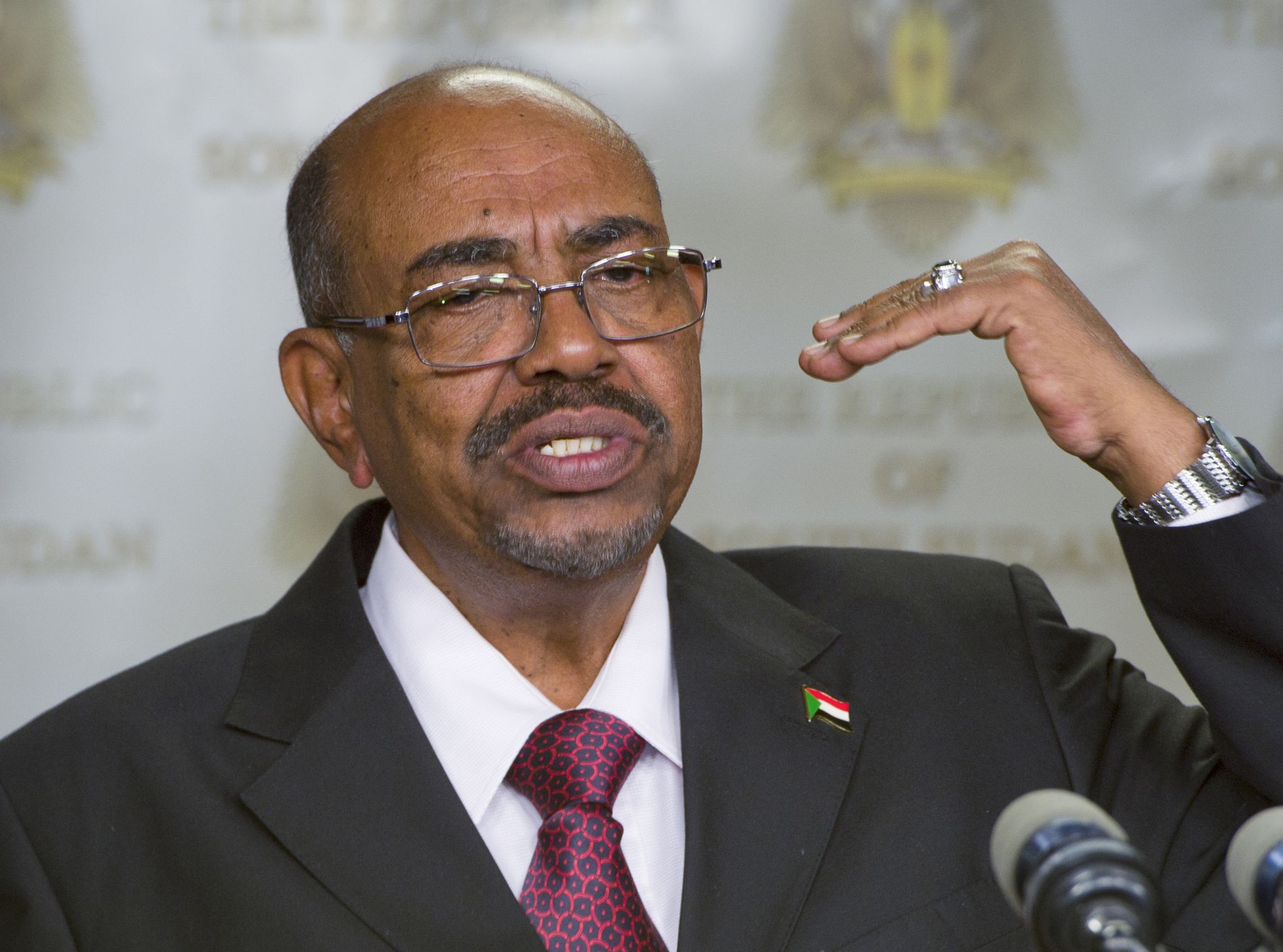 Presidente de Sudán decreta emergencia nacional y disuelve el Gobierno