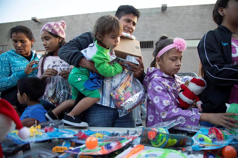 AMLO brinda ayuda humanitaria a 1.700 migrantes centroamericanos