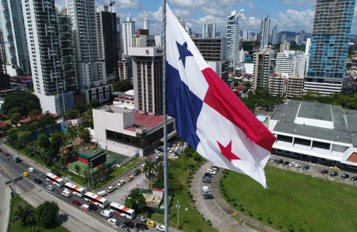 Panamá retira a su embajador ante la UE por su inclusión en la lista de países que financian el terrorismo