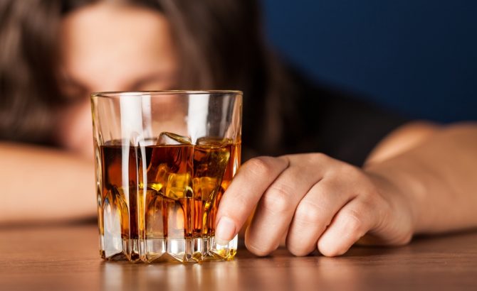 El consumo de alcohol puede alterar el ADN para inducir a tomar más