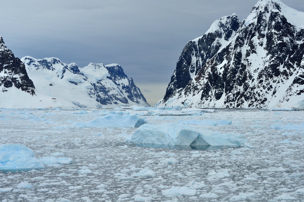 Barreras de hielo de la Antártida se doblan por veranos calurosos