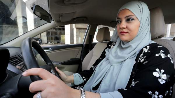 Absher: Una cuestionada App que vigila desplazamientos de mujeres en Arabia Saudita