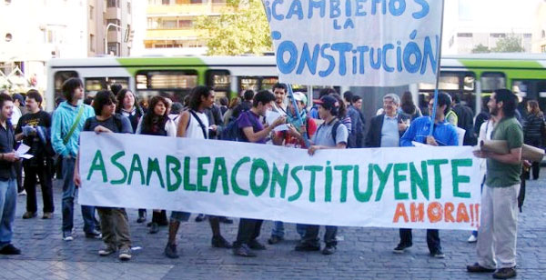 Senadores Quintana y de Urresti buscarán «reactivar» proceso constituyente de Bachelet