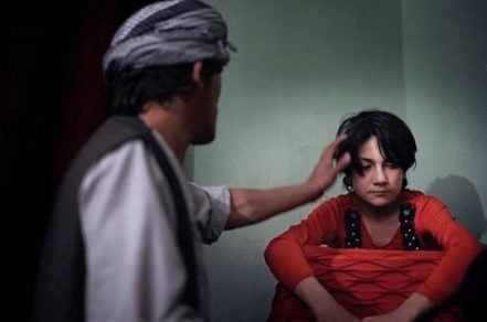 (Video) “Bacha bazi”, la práctica legal de prostitución infantil en Afganistán